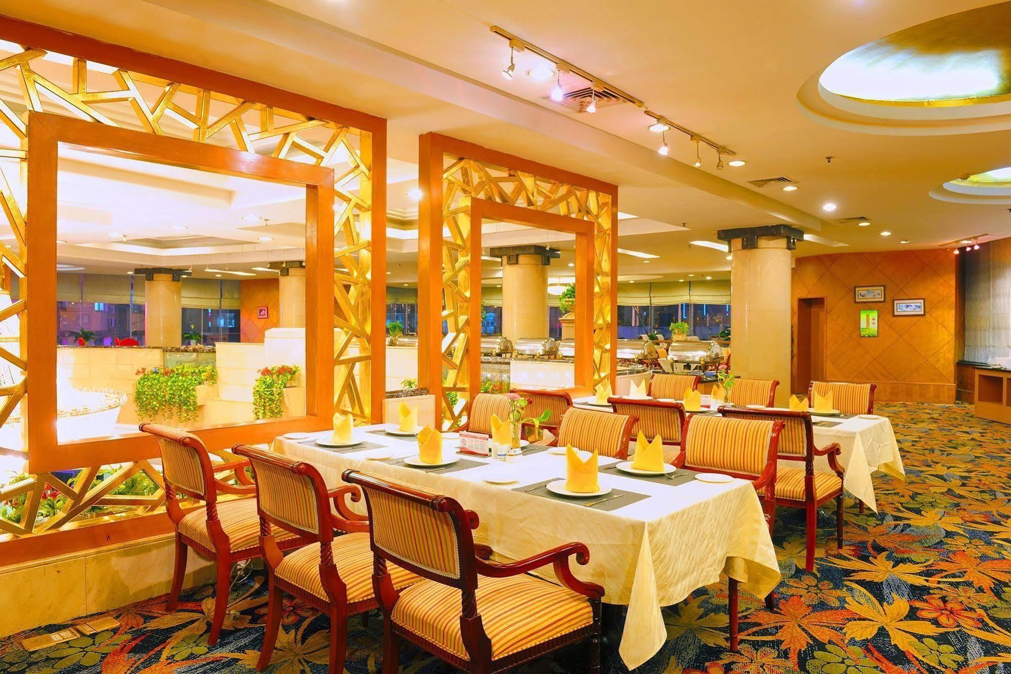 Hotel Crown Wuhan Esterno foto